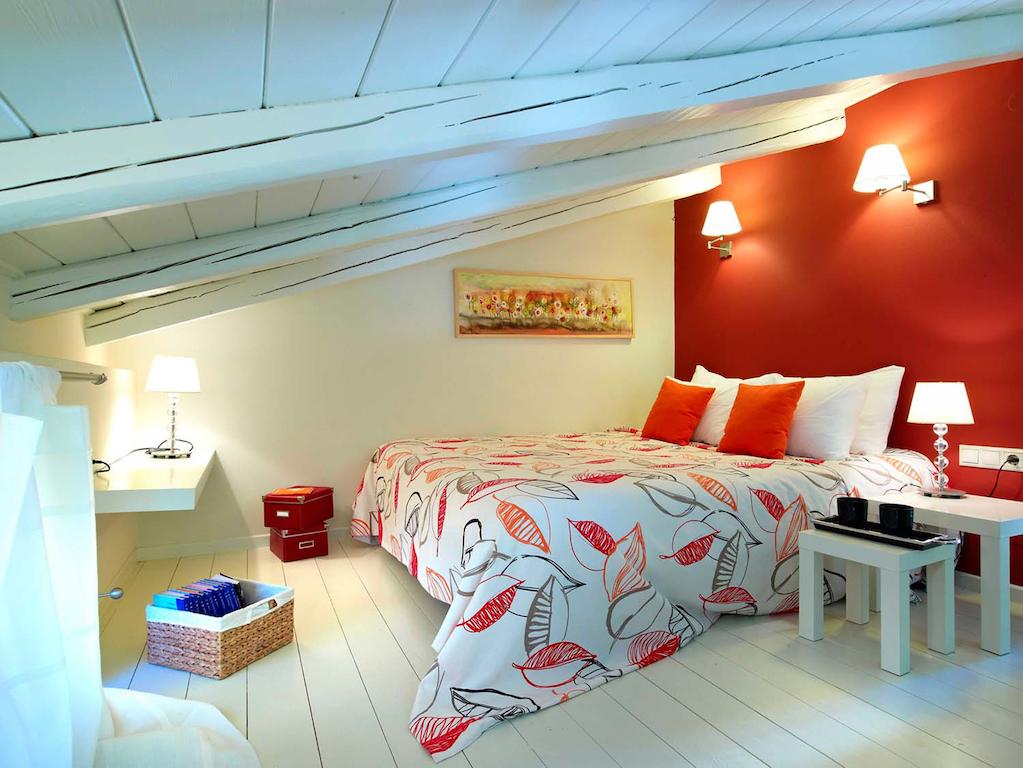 ELiathos Residence Houses