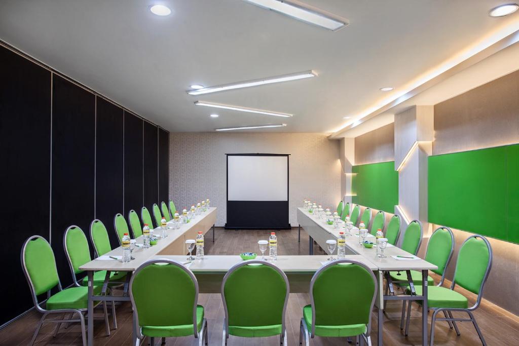 MaxOneHotels at Tidar Surabaya