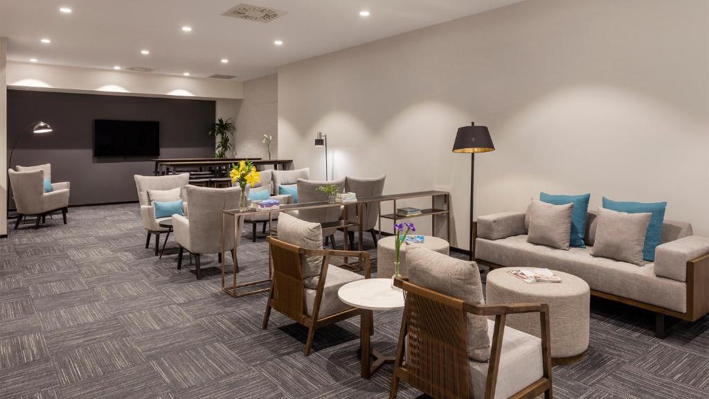 Oaks Wellington Hotel