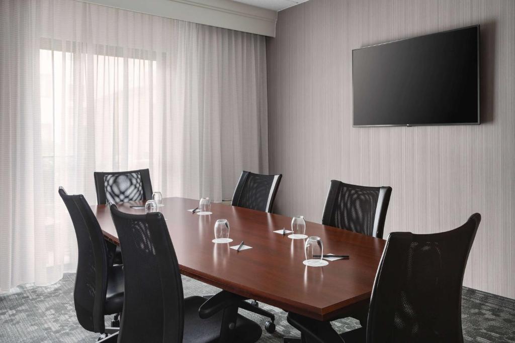 Courtyard by Marriott Mahwah