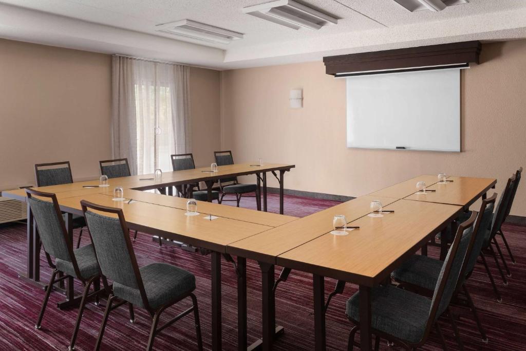 Courtyard by Marriott Mahwah
