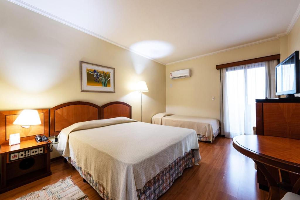 Summit Center Park Hotel