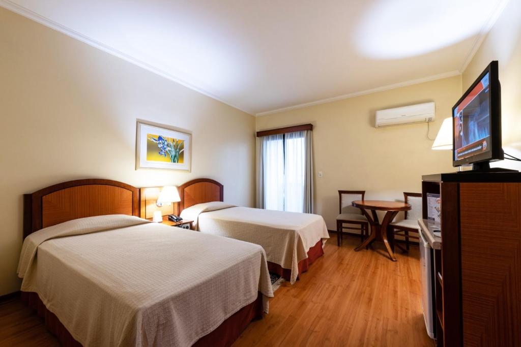 Summit Center Park Hotel