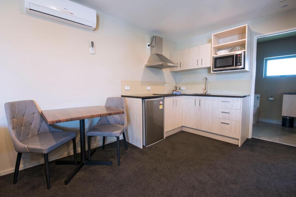 Ellerslie Palms Motel