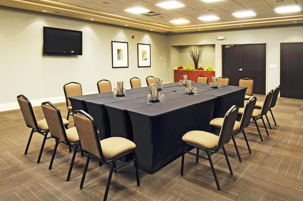 Holiday Inn Express & Suites Vaughan-Southwest
