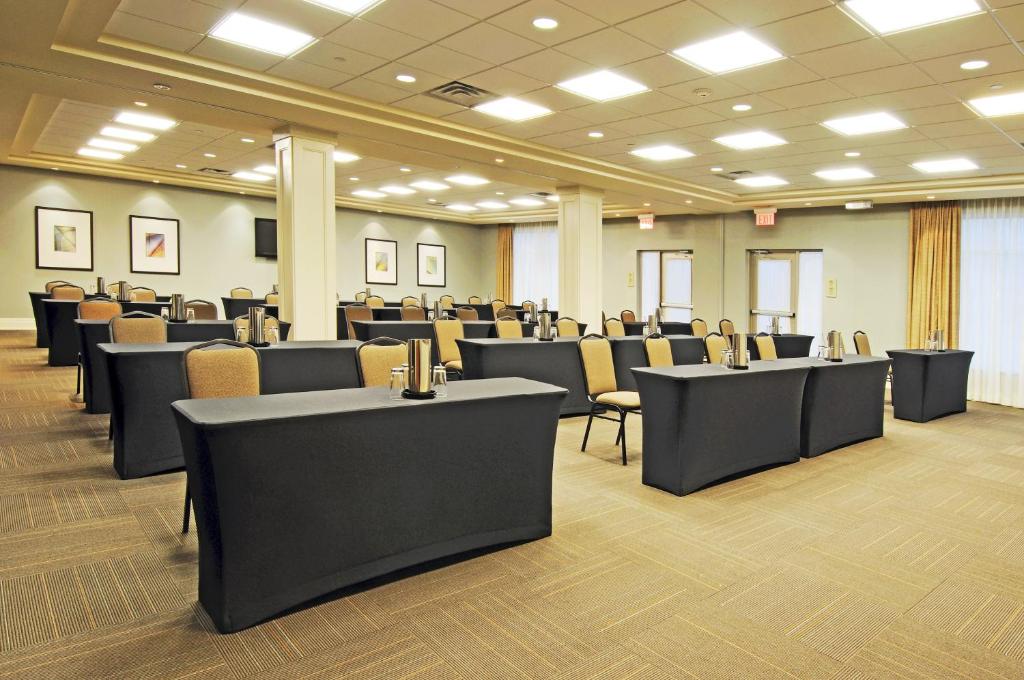 Holiday Inn Express & Suites Vaughan-Southwest