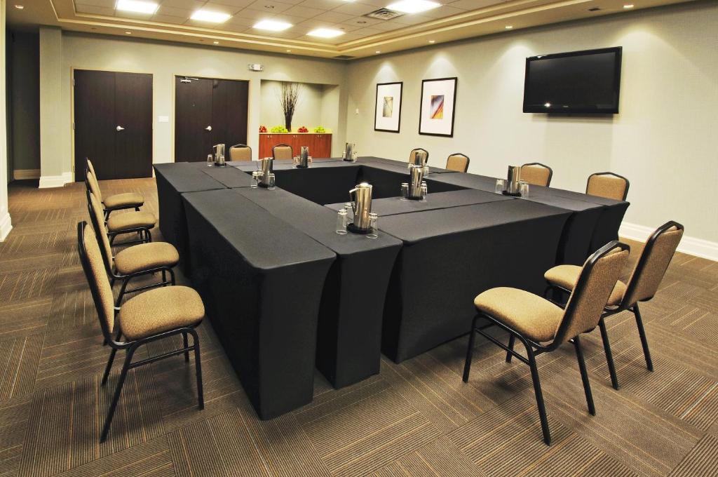 Holiday Inn Express & Suites Vaughan-Southwest