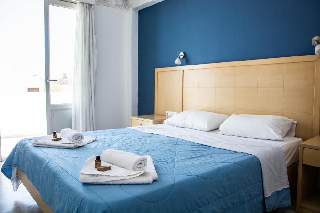Carlos Pension Santorini
