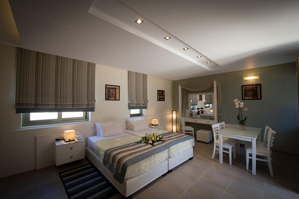 Mantinia Bay Hotel