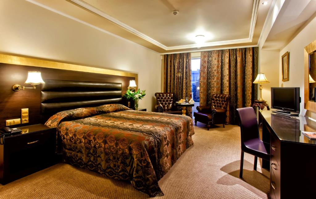 Kouros Hotel Drama