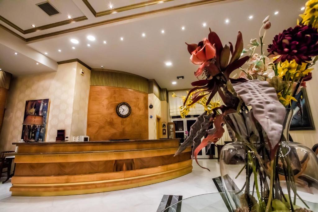 Kouros Hotel Drama