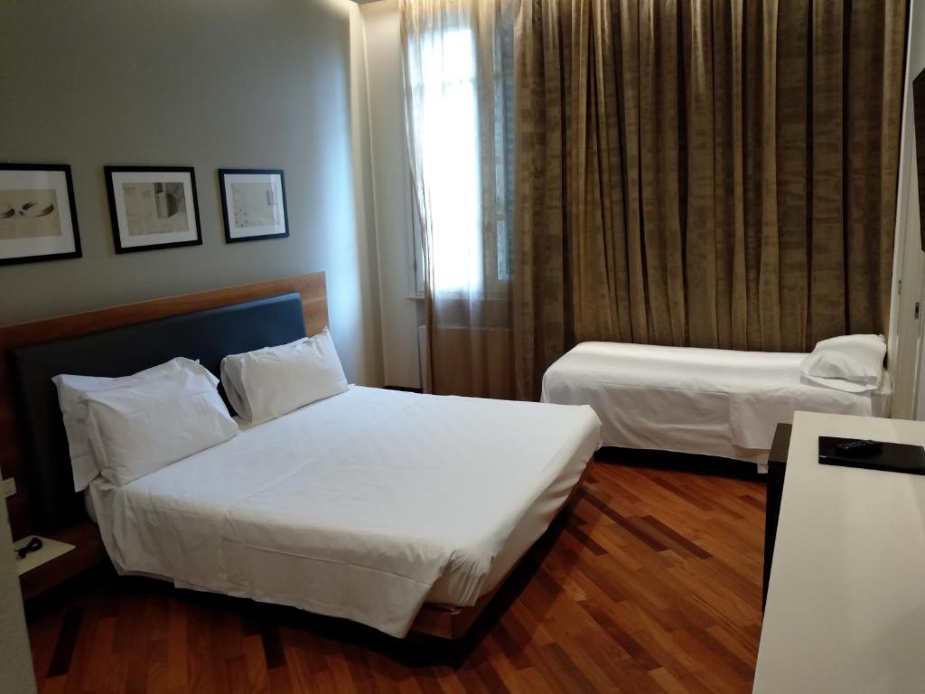 Hotel Embassy