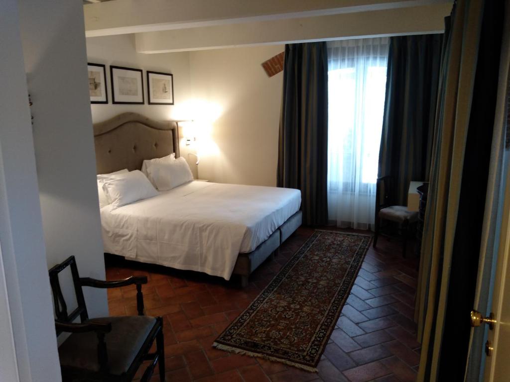 Hotel Embassy