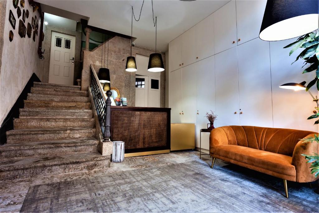 Oporto Invite - Taipas (Historical Centre)