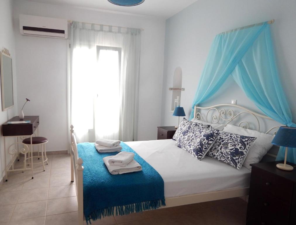 Dolphin Kastraki Studios & Apartments