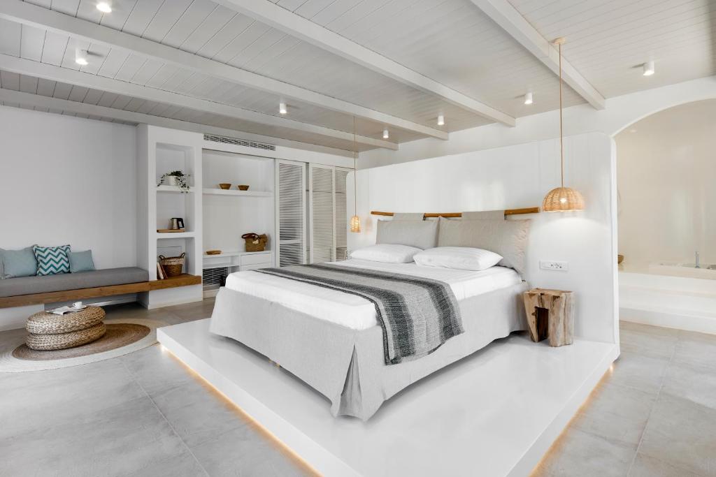 Arco Solium Suites Milos