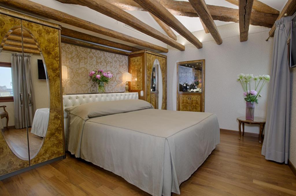 Hotel Santa Chiara