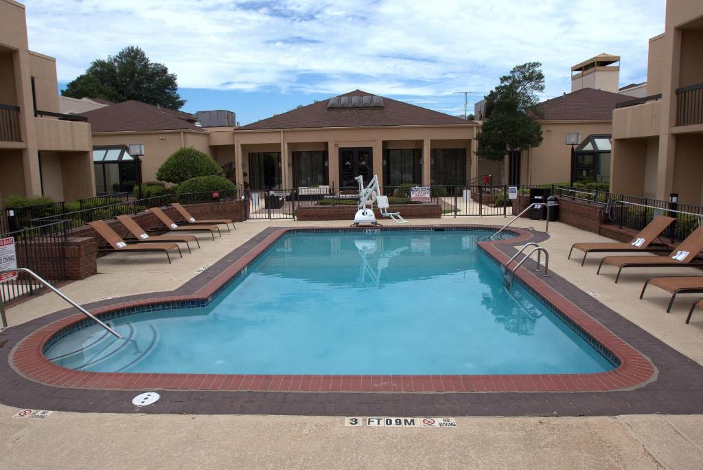 Courtyard by Marriott Atlanta Northlake