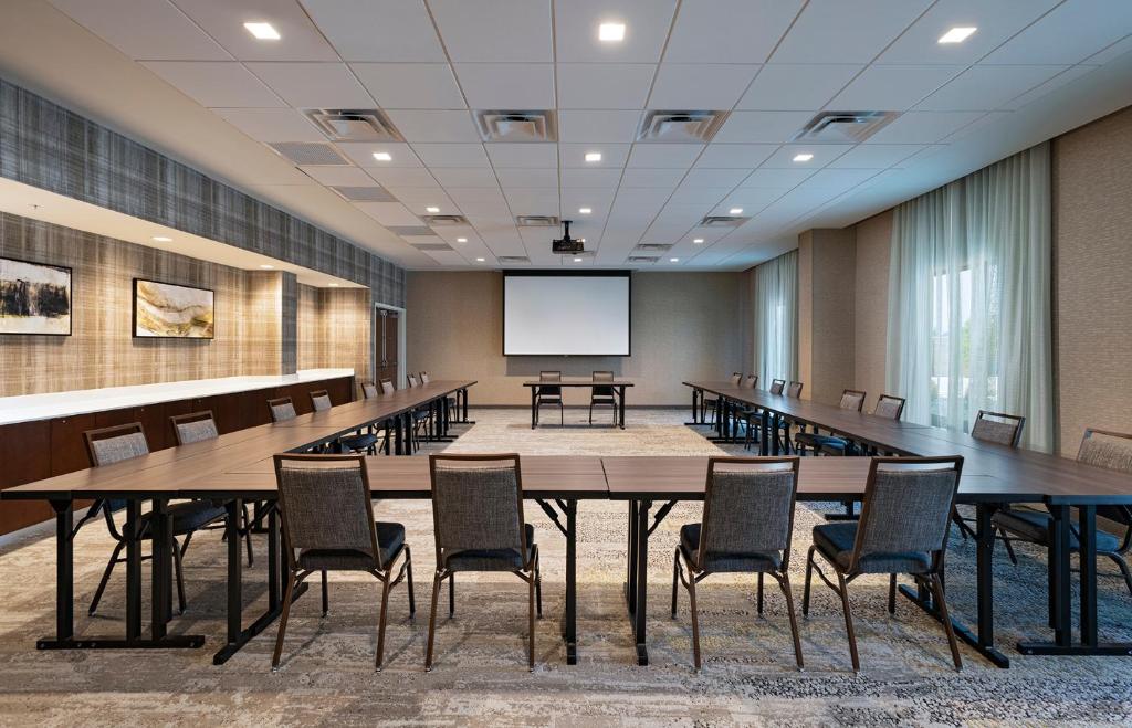 Courtyard by Marriott Dallas Grand Prairie