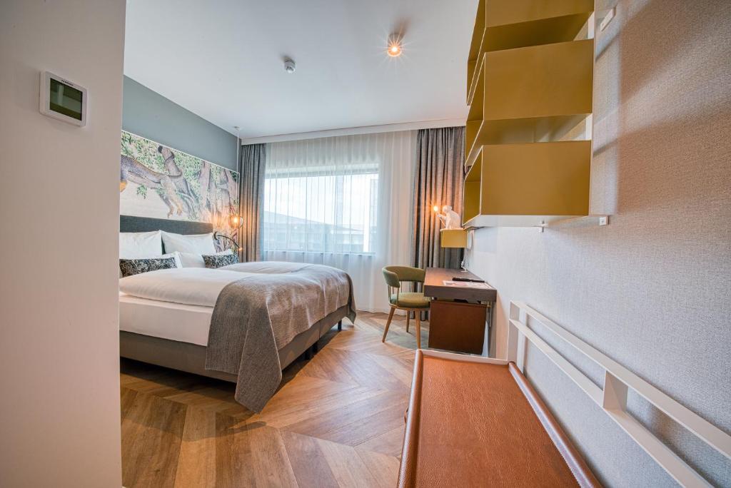 NinetyNine Hotel Amsterdam Airport