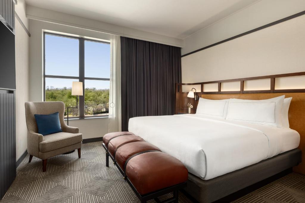 Valley Hotel Homewood Birmingham, Curio Collection by Hilton