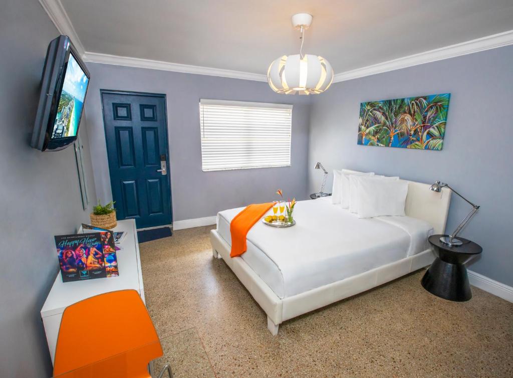 Hollywood Beach Suites Hotel