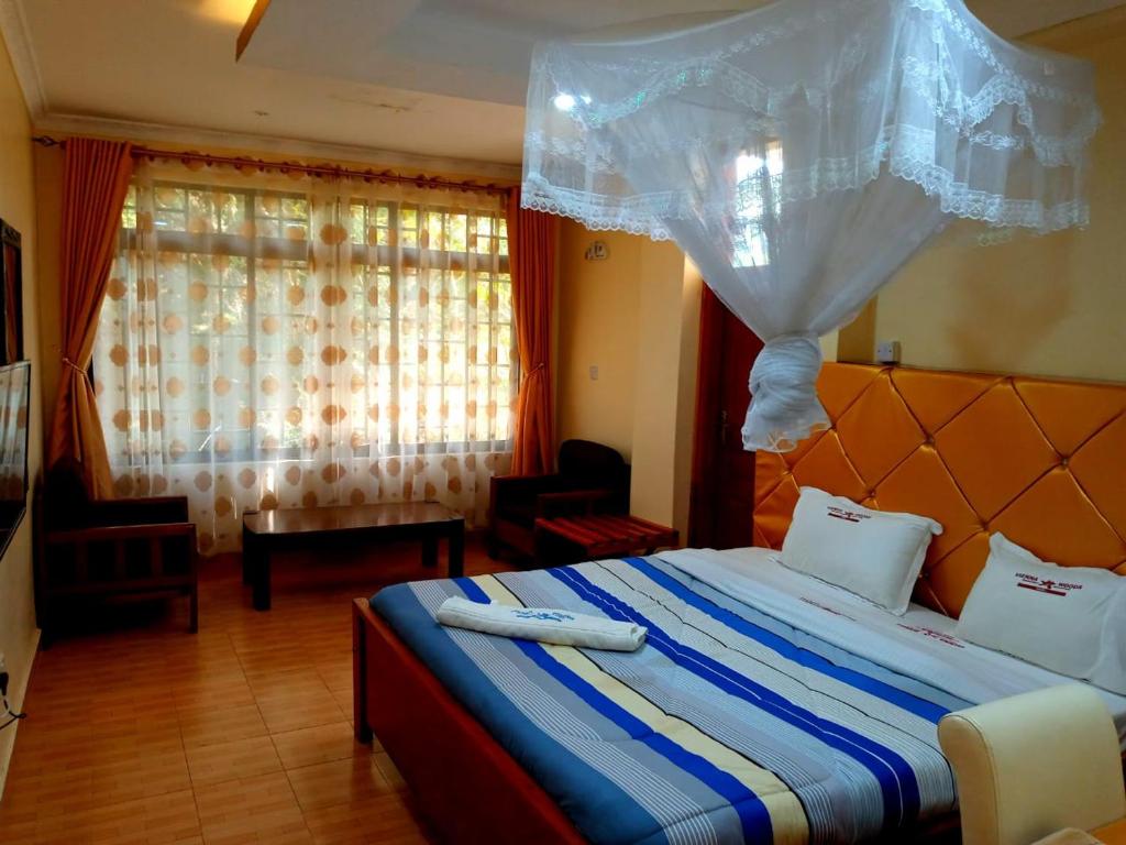 Vienna Woods Holiday Inn Limited