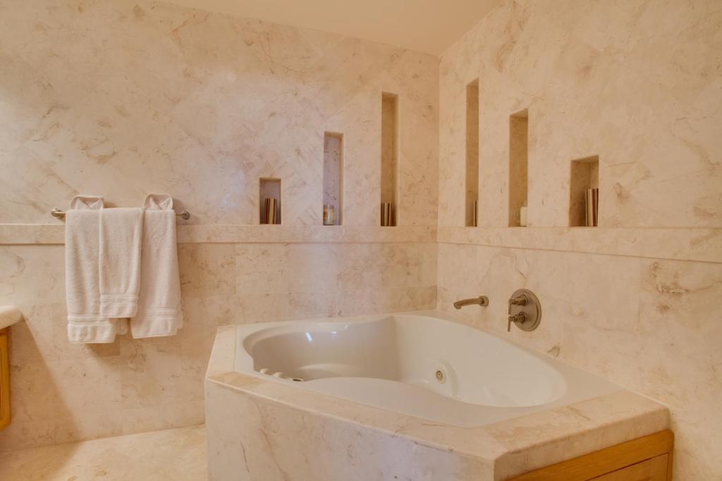 Belizean Cove Estates