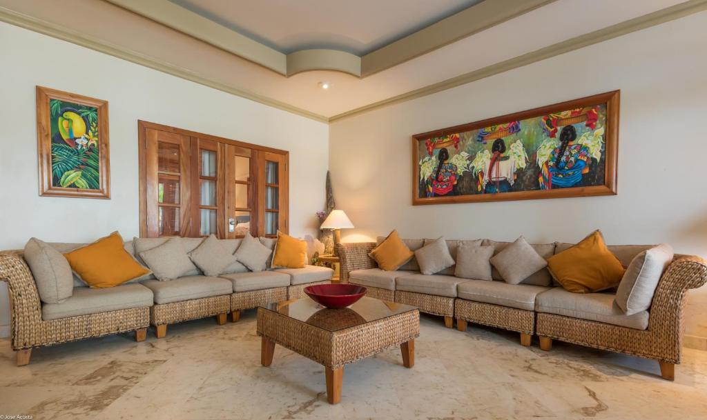 Belizean Cove Estates