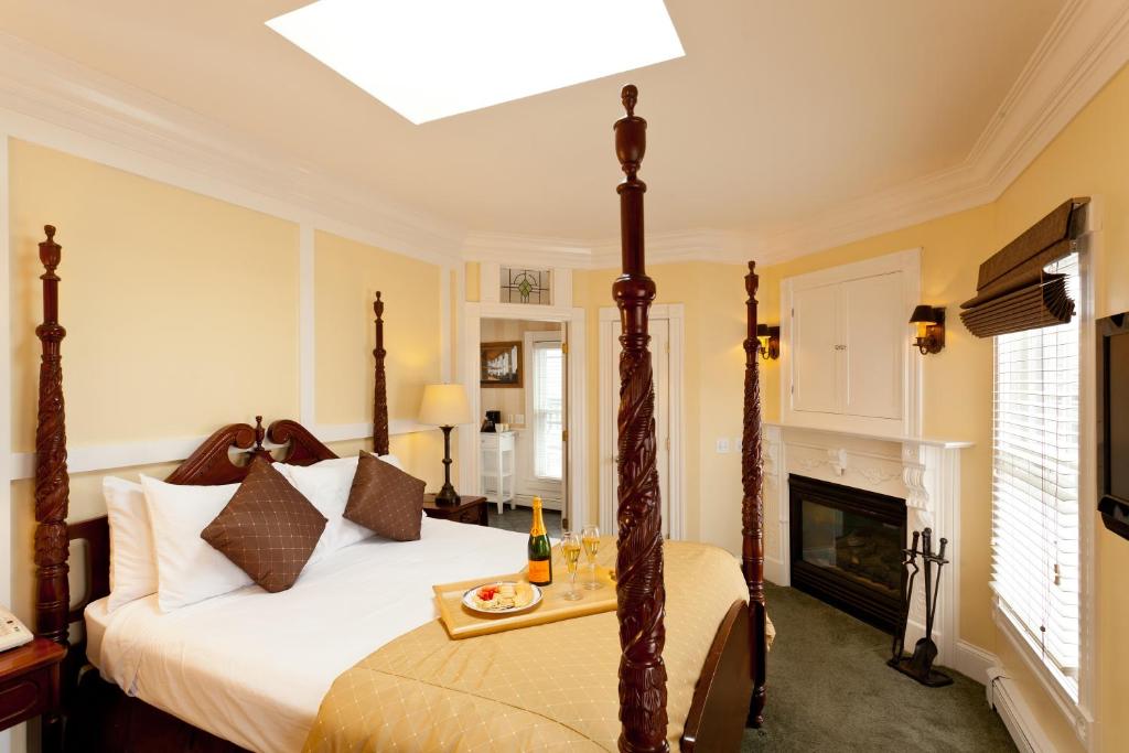 Crowne Pointe Historic Inn & Spa - Adults Only