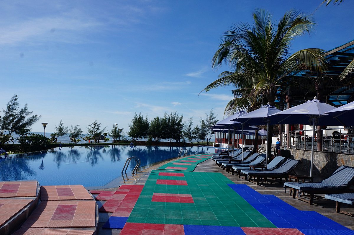 Carmelina Beach Resort