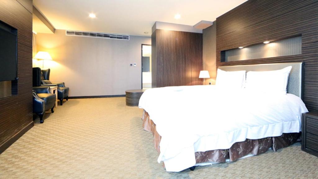 Grand Earl Hotel