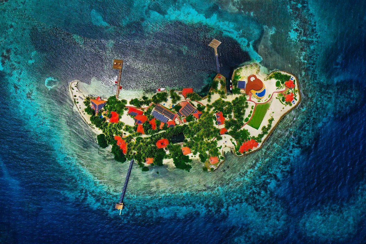 Hatchet Caye Island Resort