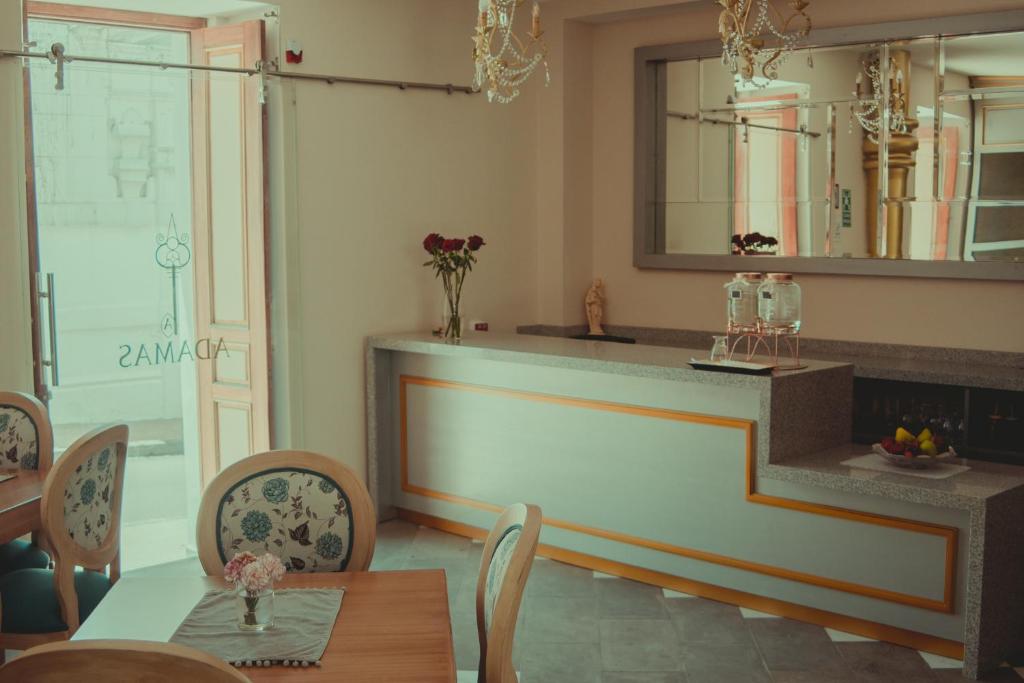 Adamas House Hotel