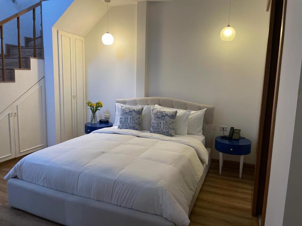 Adamas House Hotel