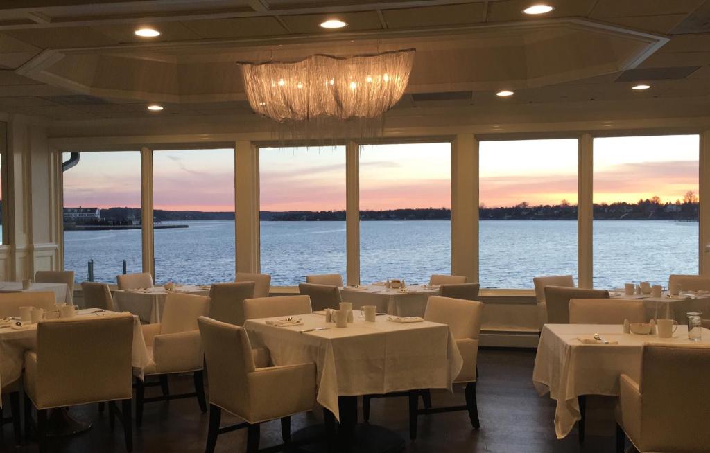 Oyster Point Hotel