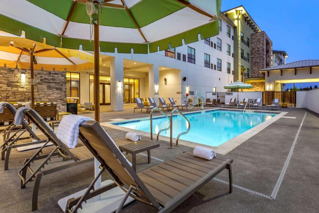 Cambria Hotel Sonoma Wine Country