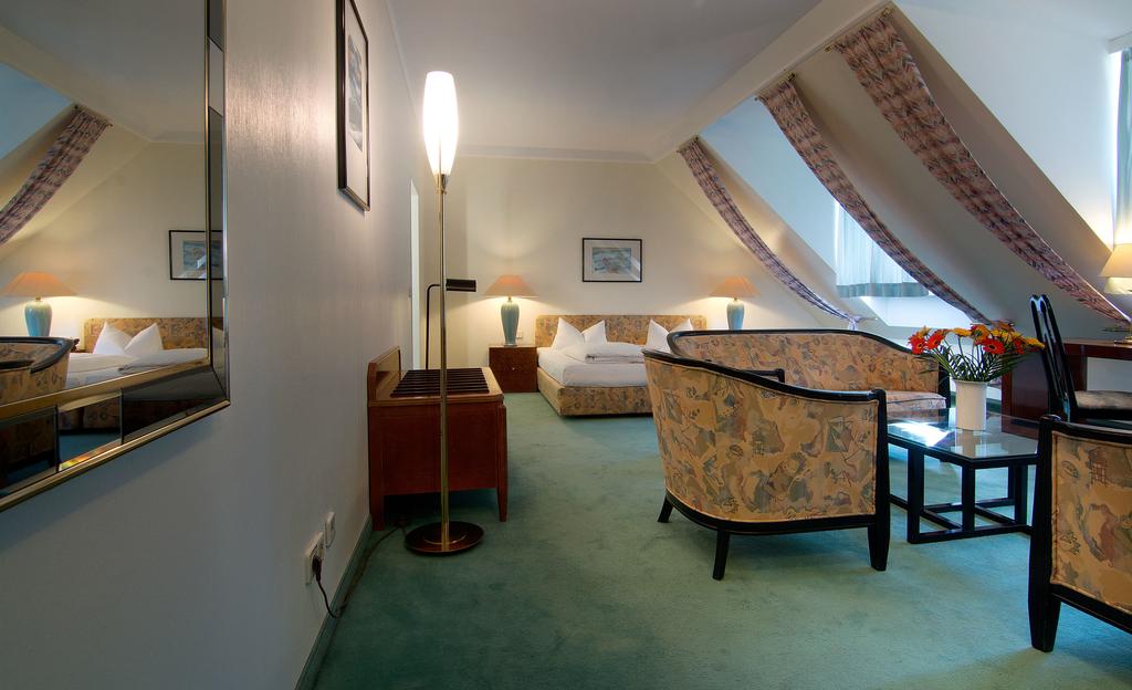 Hotel Deutsches Theater Downtown