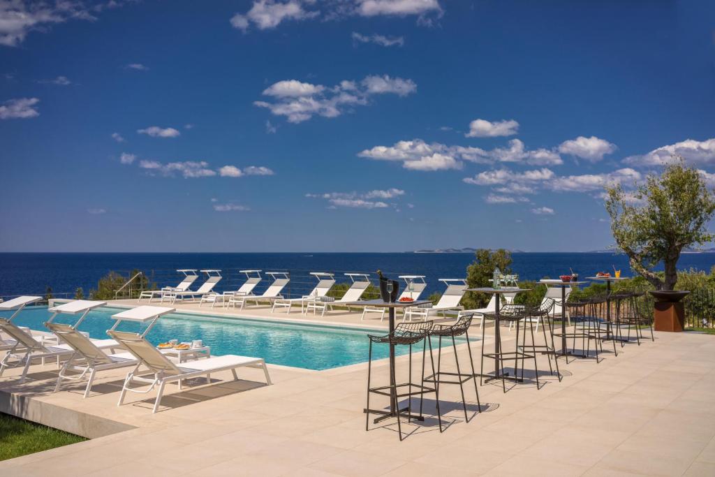 Golden Rays Luxury Villas and Apartments