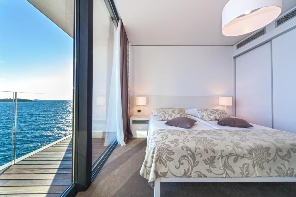 Golden Rays Luxury Villas and Apartments