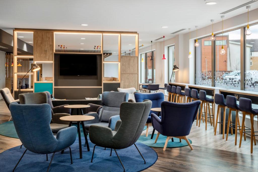 Holiday Inn Express Cambridge West Cambourne, an IHG Hotel