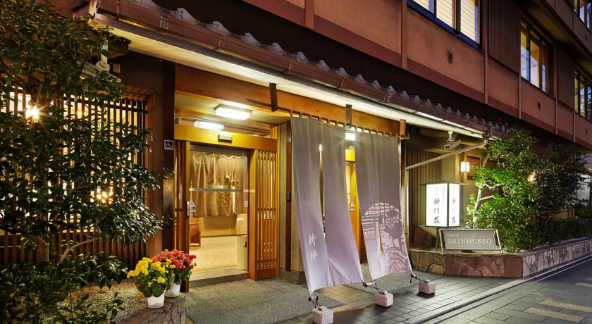 Gion Shinmonso
