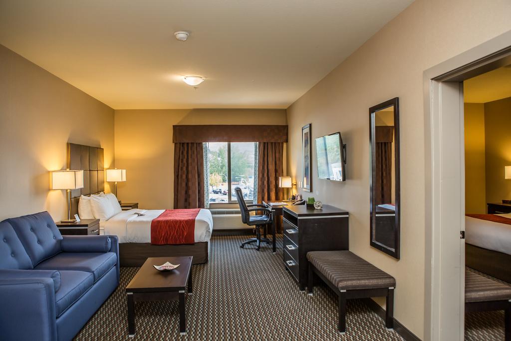 Comfort Suites Kelowna