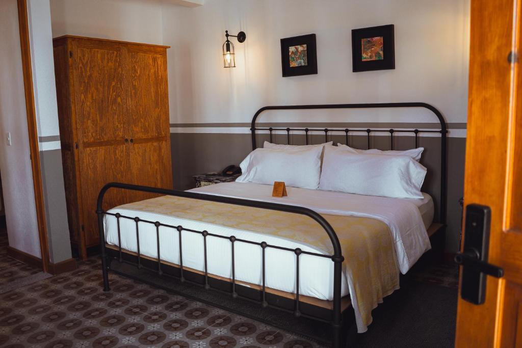 Clandestino Hotel