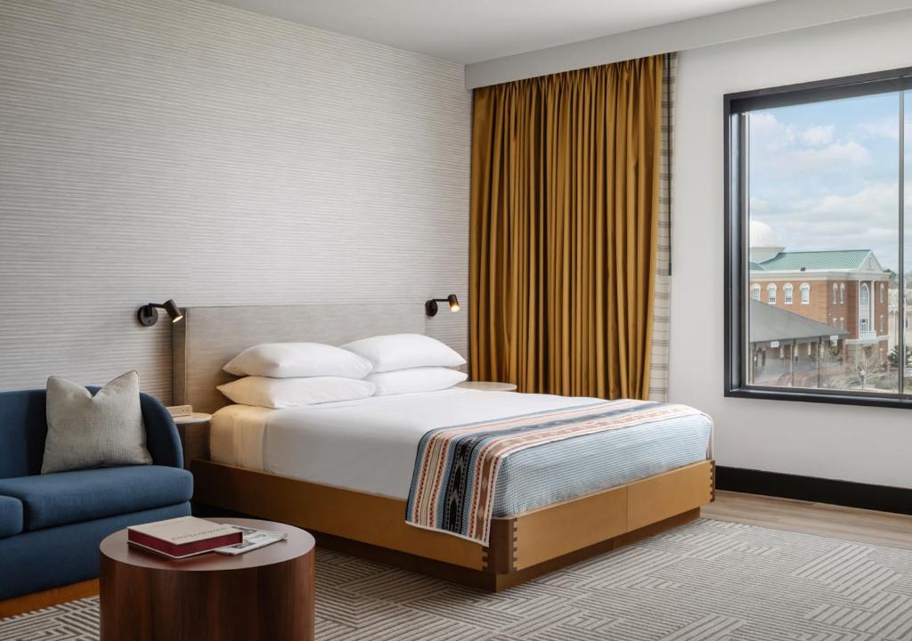 Hotel Tupelo, A Wyndham Hotel