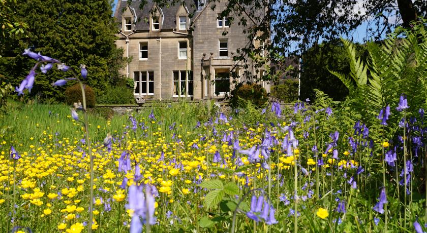 Glengarry Castle Hotel