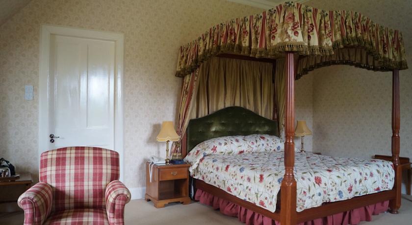 Glengarry Castle Hotel