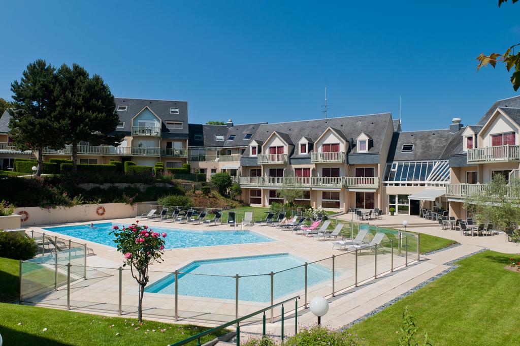 Mercure Omaha Beach Hotel