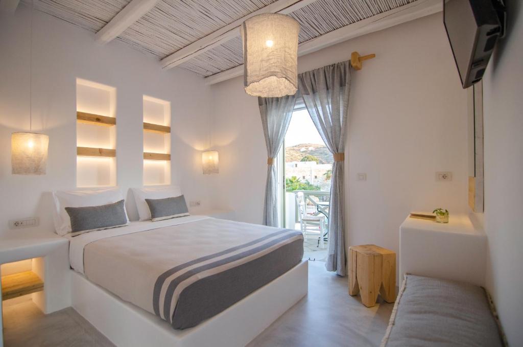 Yialos Ios Hotel (Formerly Petros Place)