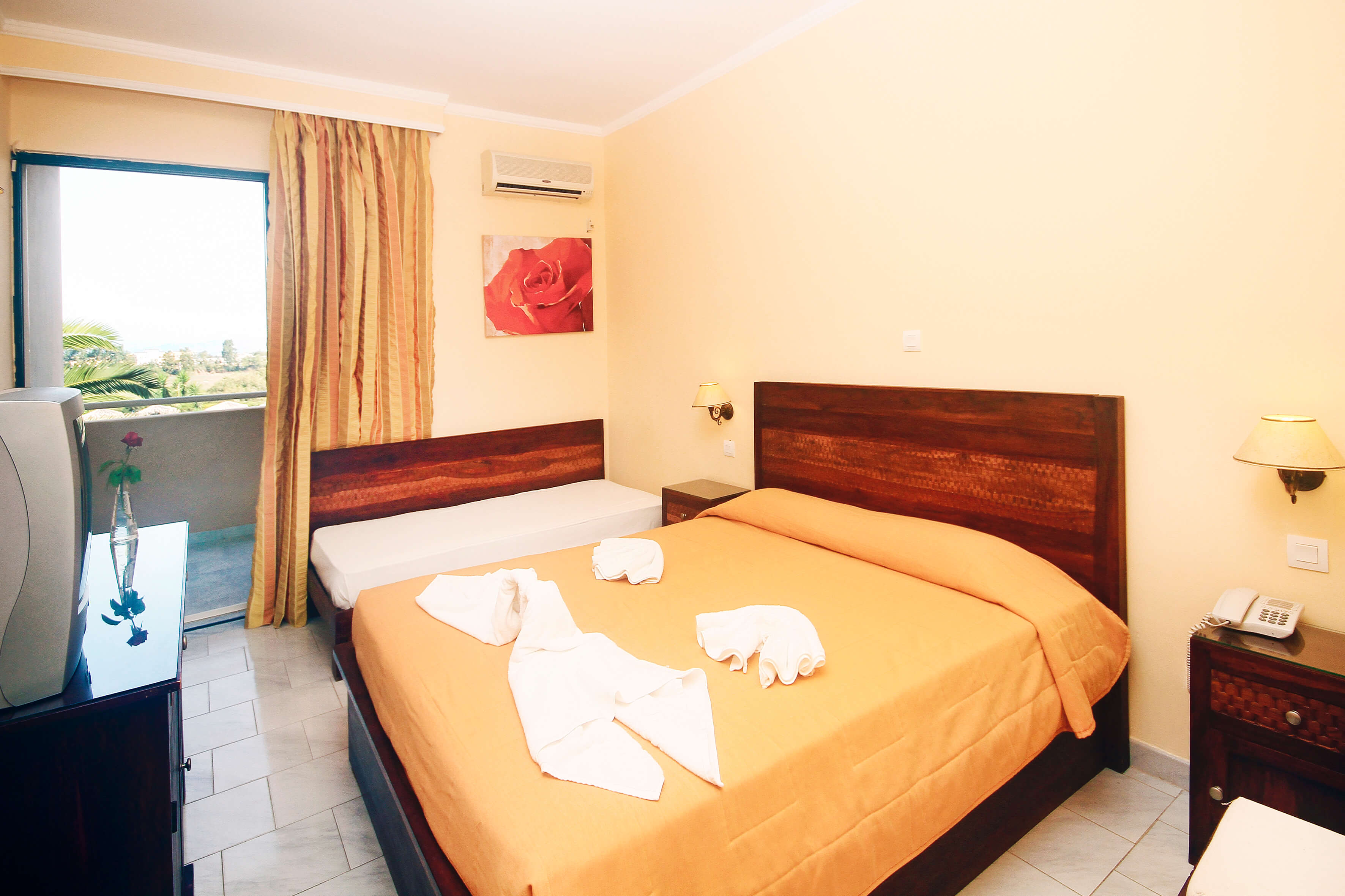 Roselands Hotel Bungalows